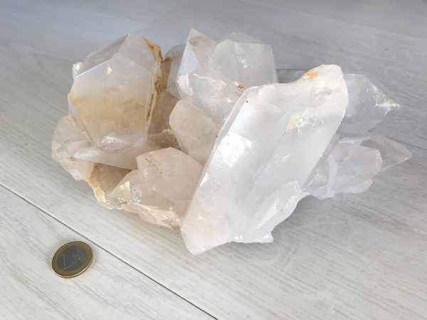 Bergkristal cluster uit het Himalaya gebergte van India.  24 x 15 x 10 cm, 2,9 kilo.