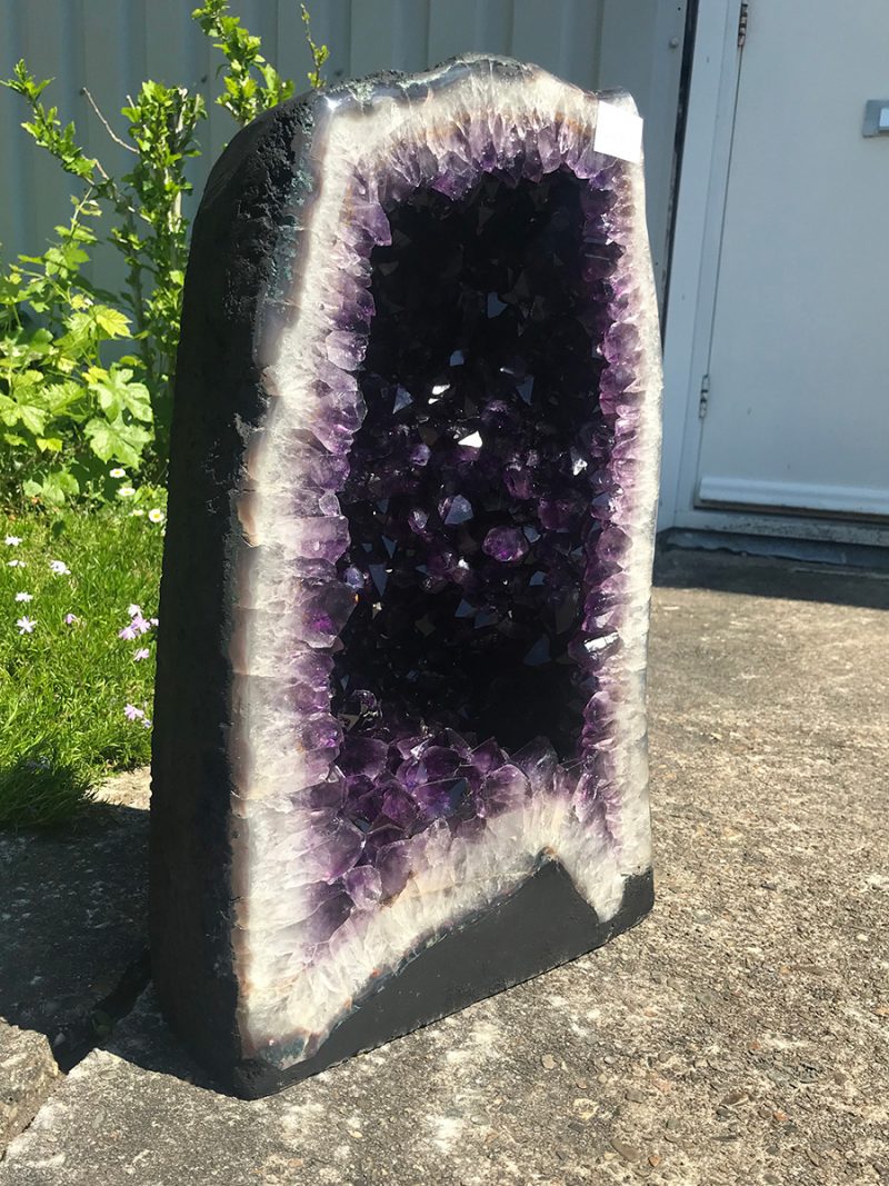 Amethist Geode van 63 kilo, H57 x B35 x D25 cm