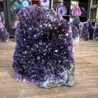 Amethist cluster (124) van 1443 gram