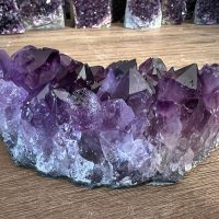 Amethist cluster (83) van 558 gram