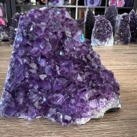Amethist cluster (94) van 762 gram