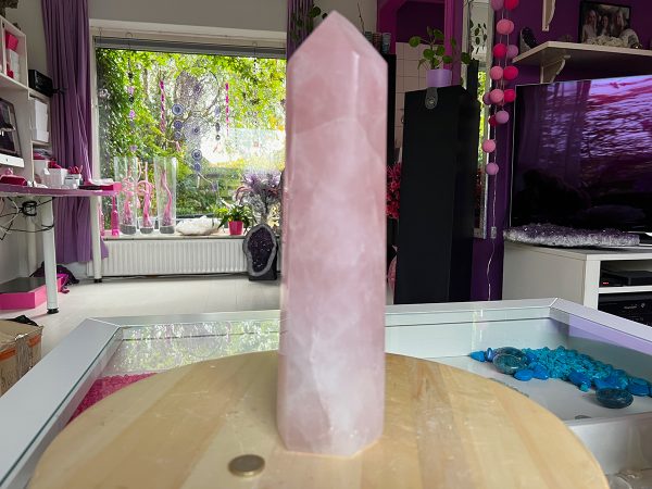 Rozenkwarts obelisk (09) 2657 gram