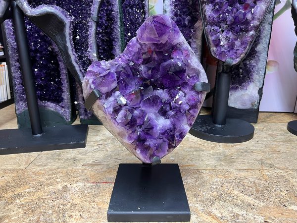 Amethist cluster (102) van 43,6 kilo