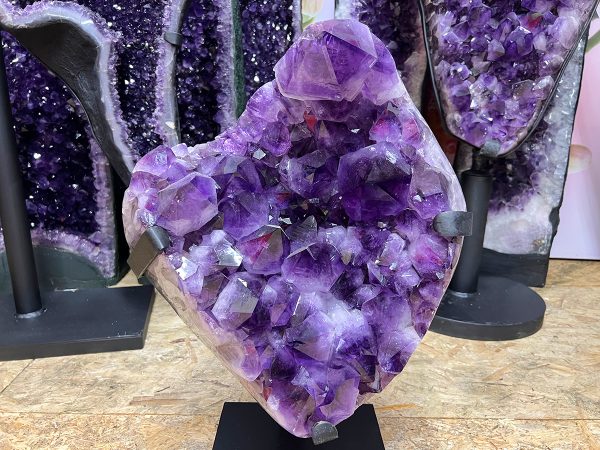 Amethist cluster (102) van 43,6 kilo