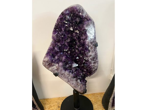 Amethist cluster (105) van 218 kilo