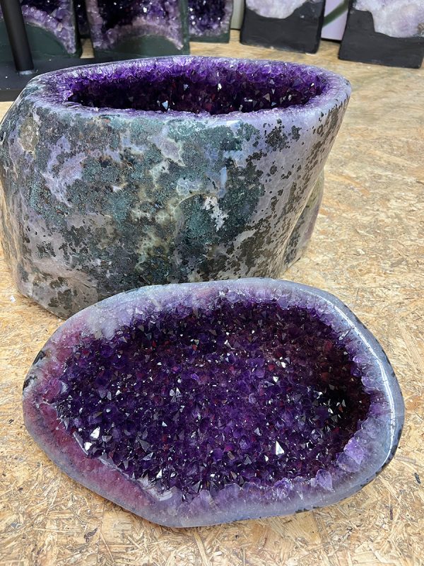 Amethist geode (40) van 53 kilo