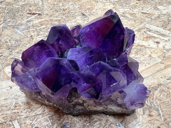 Amethist cluster (060) van 1,68 kilo