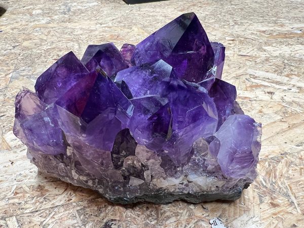 Amethist cluster (060) van 1,68 kilo