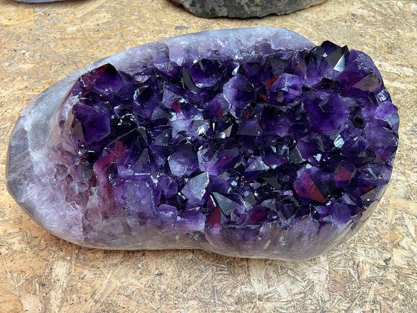 Amethist cluster (074) van 43,35 kilo