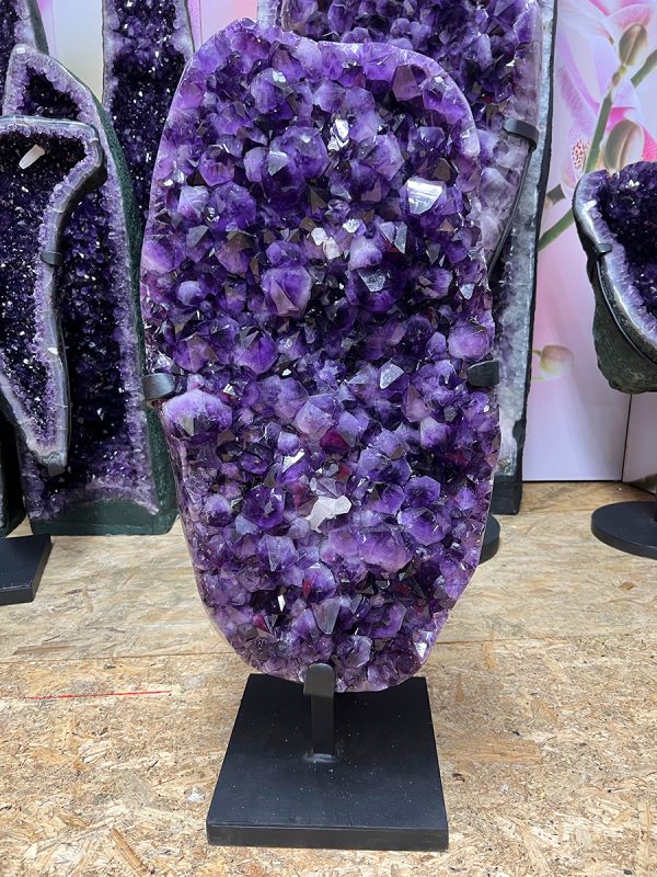 Amethist cluster (093) van 58,4 kilo