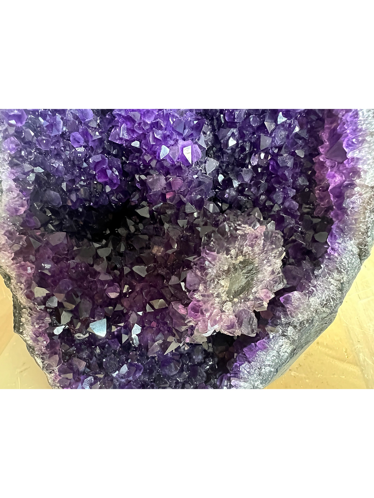 Amethist geode (01) van 1,3 kilo