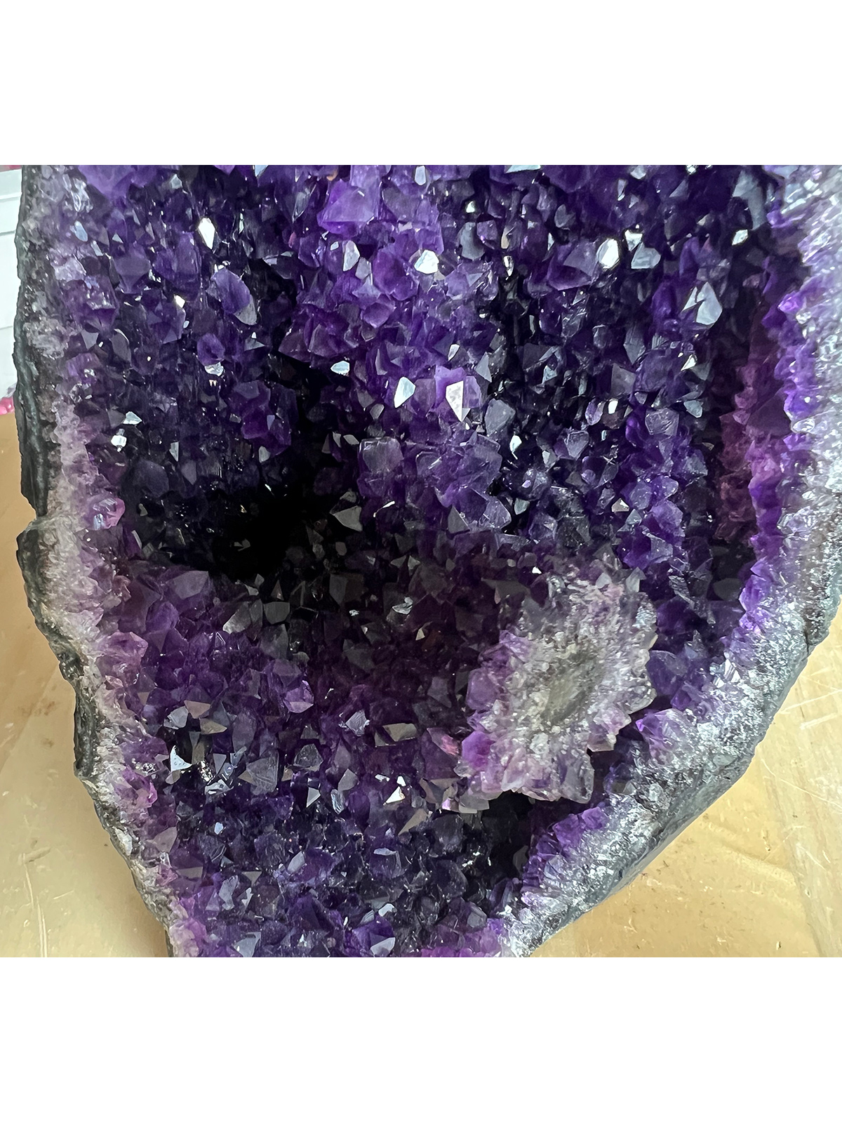 Amethist geode (01) van 1,3 kilo