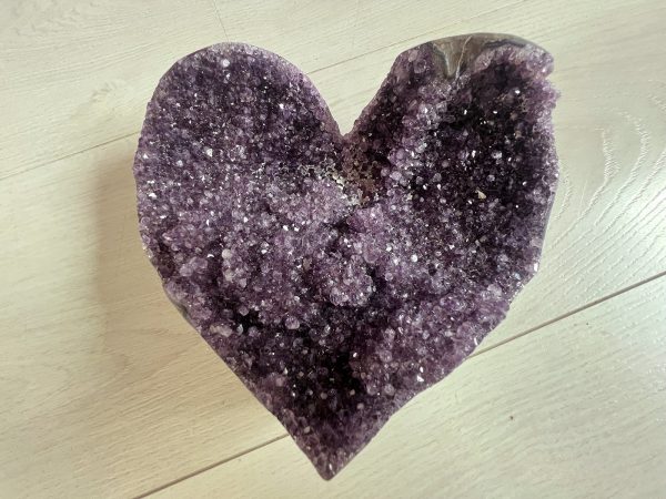 Amethist cluster hartvorm (029) van 1,5 kilo