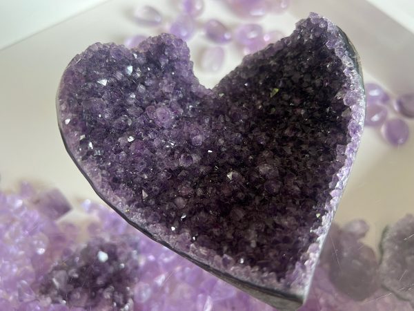 Amethist cluster hartvorm (035) van 552 gram